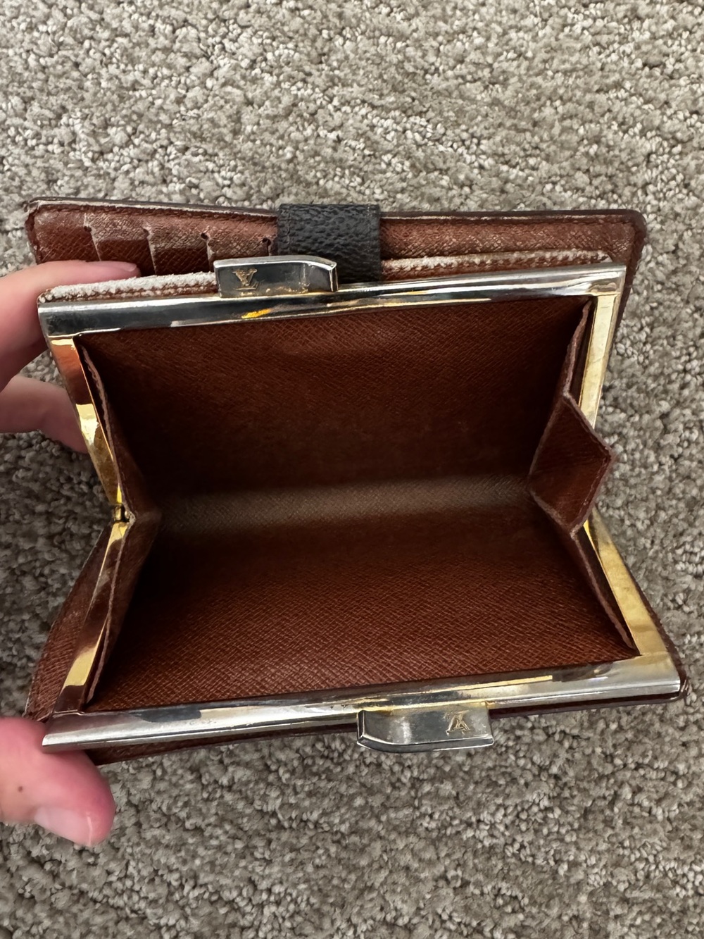 Louis Vuitton Kisslock Coin Wallet Vintage Brown Monogram Canvas
Logo - Picture 3 of 11